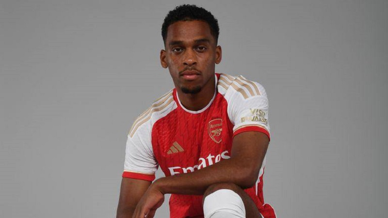 that-may-man-khi-duoc-khoac-ao-arsenal