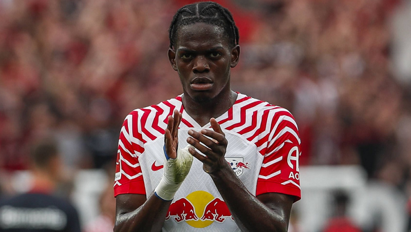 liverpool-va-mu-doi-dau-trong-dua-gianh-castello-lukeba