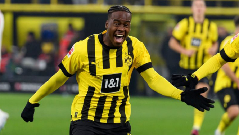 nong-arsenal-nham-sao-tre-dortmund-de-tang-cuong