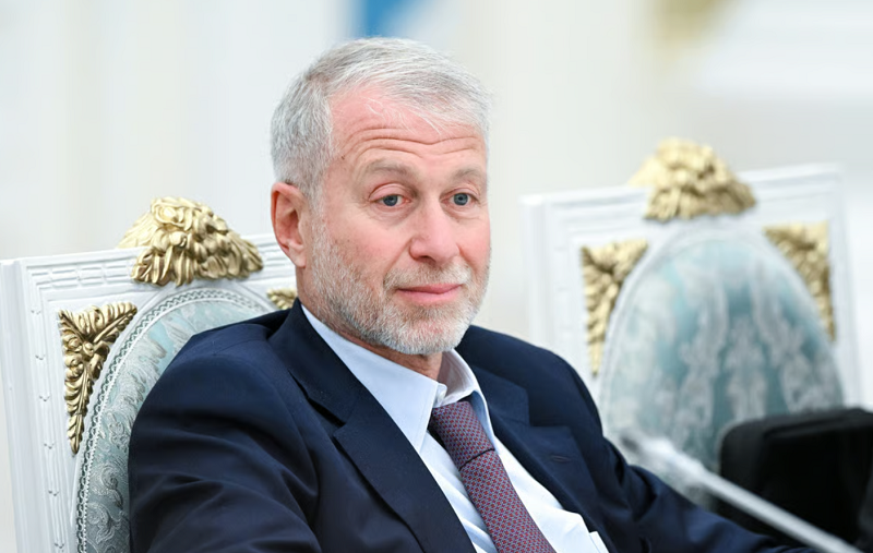 roman-abramovich-va-vu-dau-doc-day-nghi-van-giua-khung-hoang-ukraine