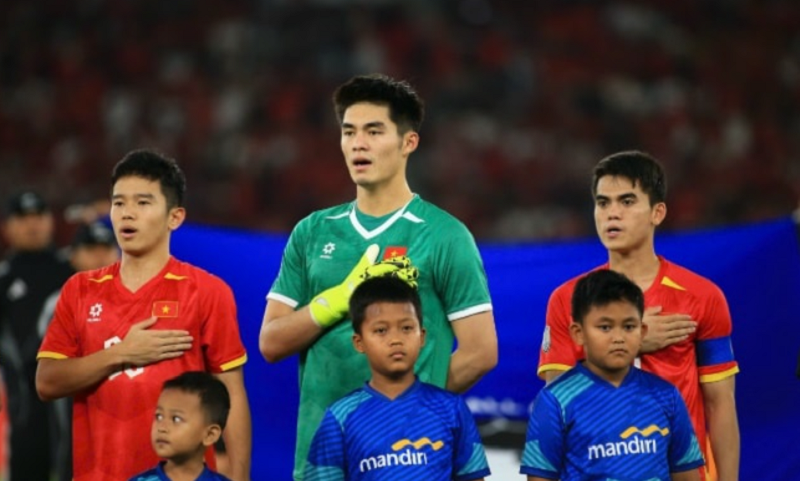 sau-vinh-quang-sea-games-33-tran-trung-kien-chiem-spotlight-vi-khoanh-khac-hau-truong-dang-yeu